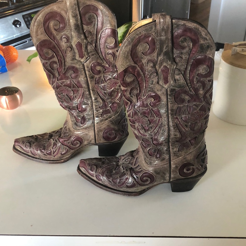 Super sexy size 8 women’s Corral real leather boots